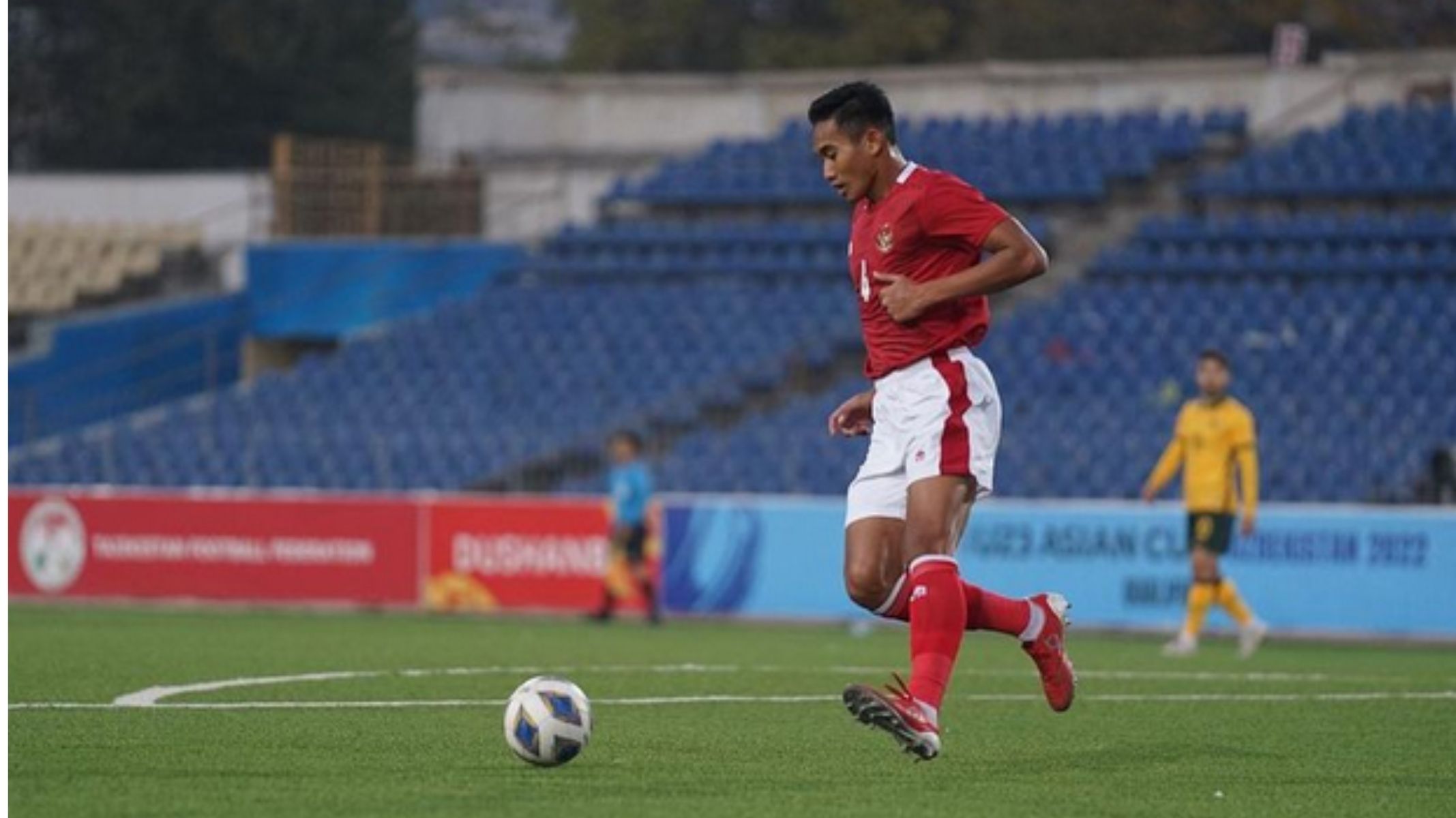 rizky-ridho-saat-membela-timnas-indonesia.jpg