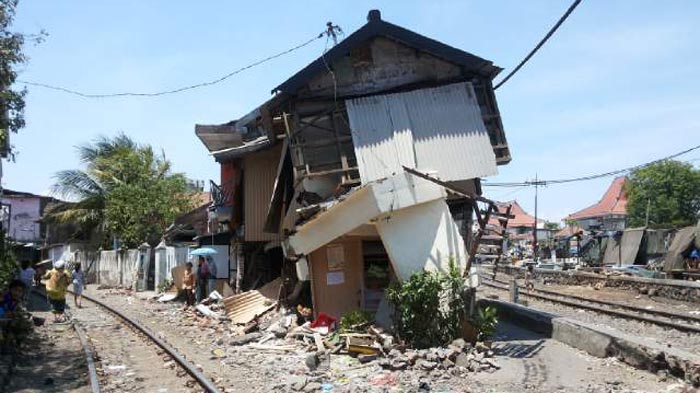 PT KAI Santuni Korban KA Anjlok Tapi Tak Ganti Rugi Rumah Rusak