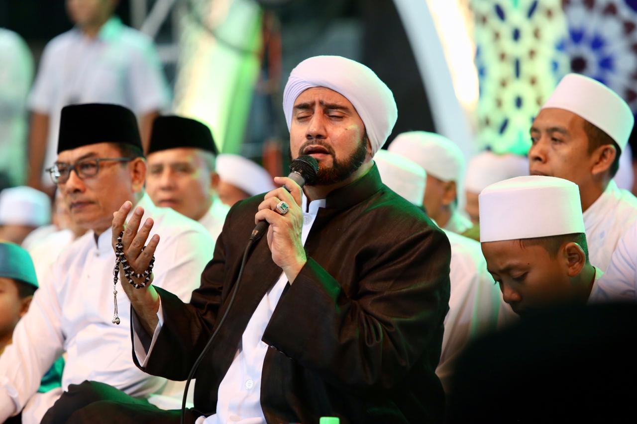 salawatan-di-banyuwangi-dihadiri-habib-syech.jpg