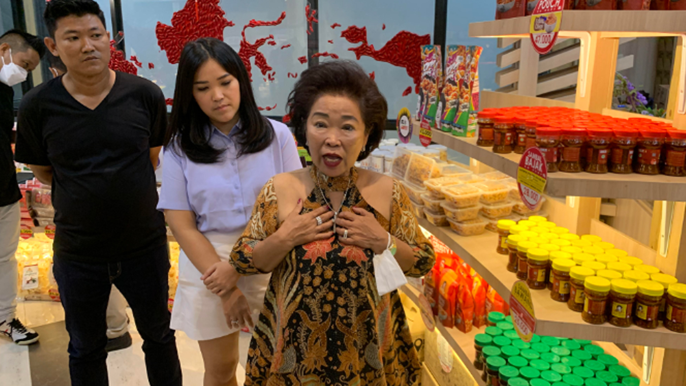 Buka Pusat Oleh-Oleh dan Depot Baru, Bu Rudy Berprinsip untuk Memajukan UMKM Surabaya