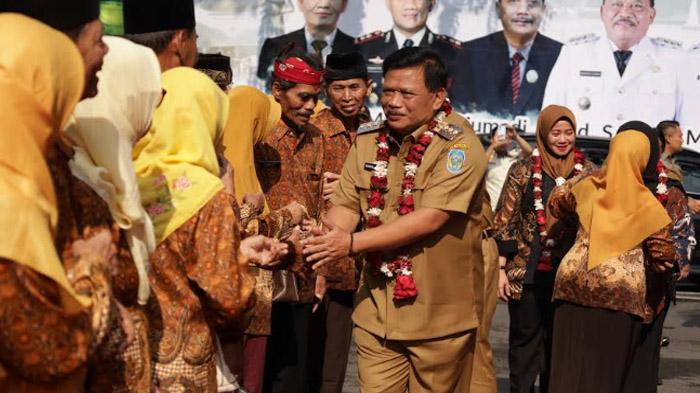 Akibat Celetukan 'Ubur-Ubur Ikan Lele', Prosesi Penyambutan Bupati-Wabup Nganjuk Berubah Gelak Tawa