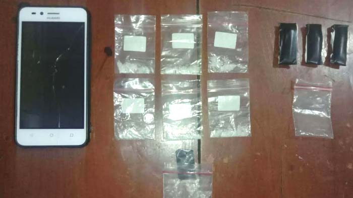 satnorkoba-polres-nganjuk-sejumlah-barang-bukti-poket-sabu-dan-handphone.jpg