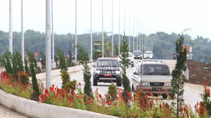 sejumlah-kendaran-penguna-fungsional-tol-malang-pandaan-mapan.jpg