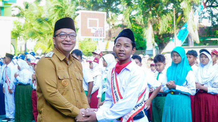 Pesan Wakil Bupati Alif untuk Siswa Gresik saat MPLS : Pentingnya Adaptasi dan Semangat Belajar