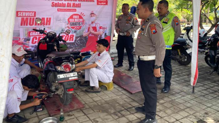 Ada Servis Plus-Plus di Pos Terpadu Nataru Probolinggo, Sediakan Oli Dan Kopi Untuk Pengendara