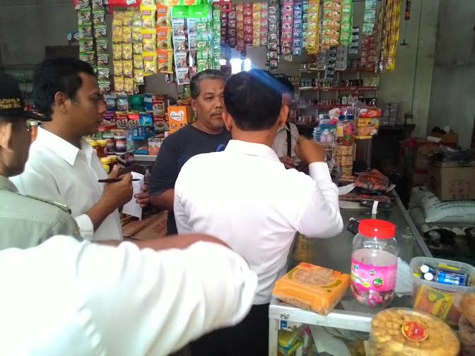 Tim Gabungan Temukan Makanan Kadaluarsa Tetap Dijual
