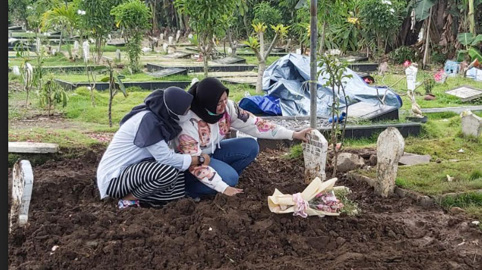 Ibu Almarhumah Curigai Memar di Pipi dan Darah di Hidung, Makam Aghita Dibongkar Polisi