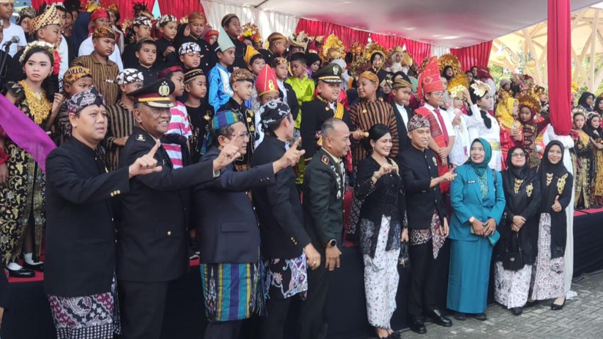 Hardiknas, Pemkab Lamongan Perkuat Kesejahteraan Guru dan Buka Beasiswa Pendidikan