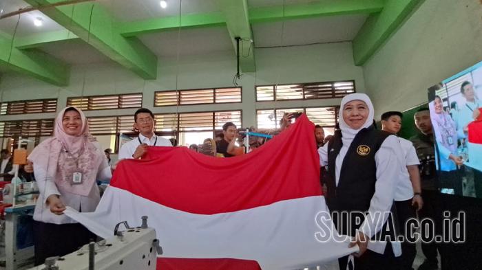 siswa-jurusan-tata-busana-SMKN-8-Surabaya-Rabu-1382025.jpg