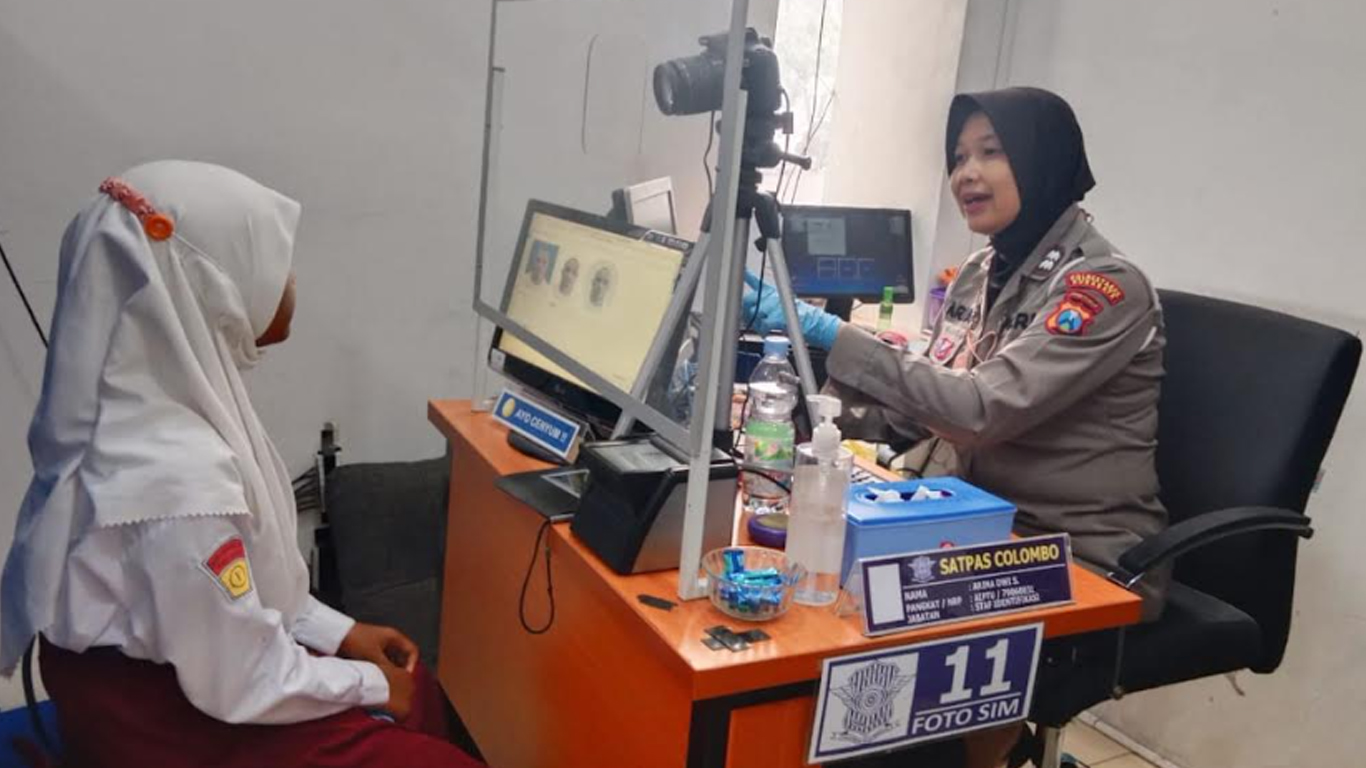 siswa-sdn-rangkah-i-surabaya-mengikuti-ekstrakurikuler-polisi-cilik.jpg
