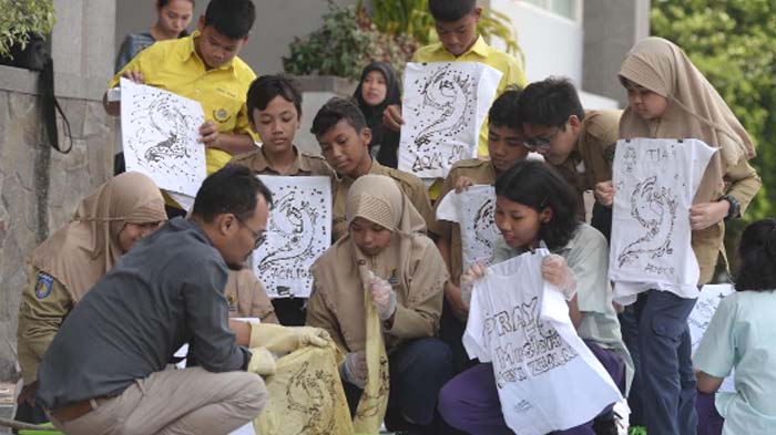 Lewat Media ini SMP Muhammadiyah 5 Surabaya Ajak Siswa Asing Suarakan Perdamaian
