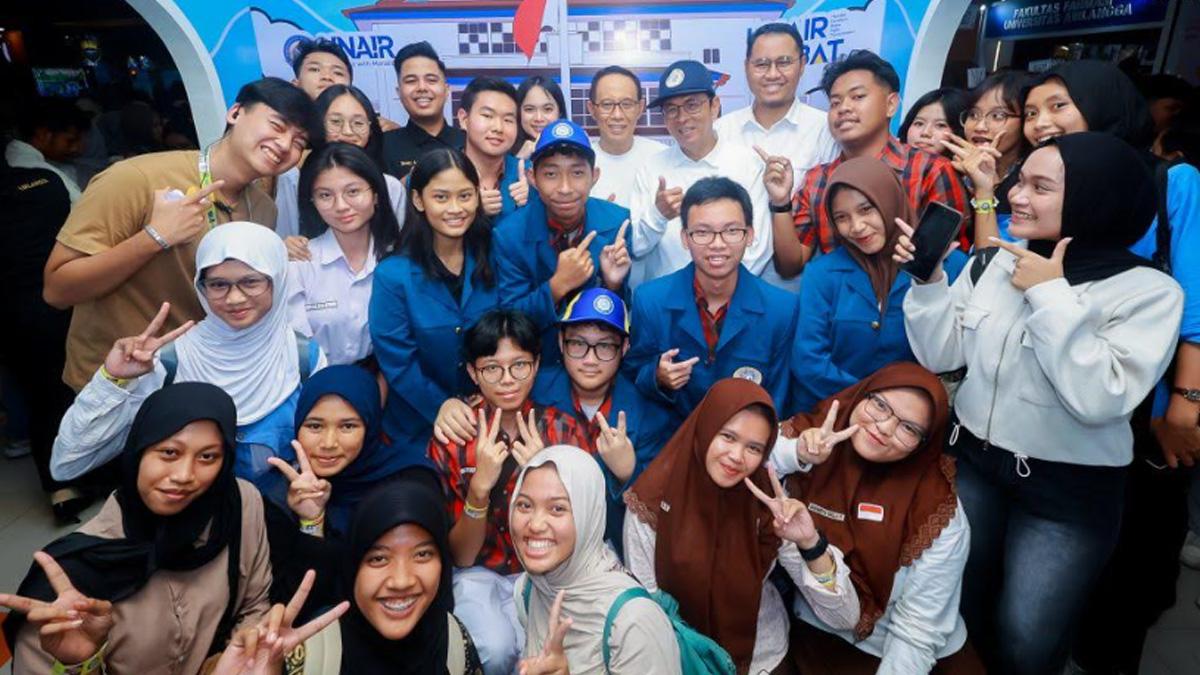 siswa-yang-hadir-dalam-pembukaan-Airlangga-Education-Expo-AEE.jpg