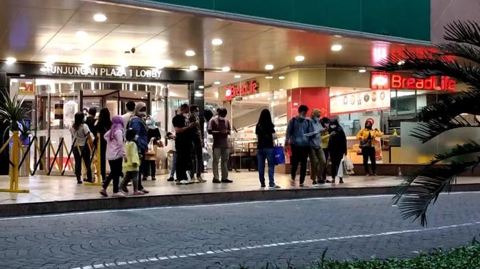 situasi-di-tunjungan-plaza-surabaya.jpg