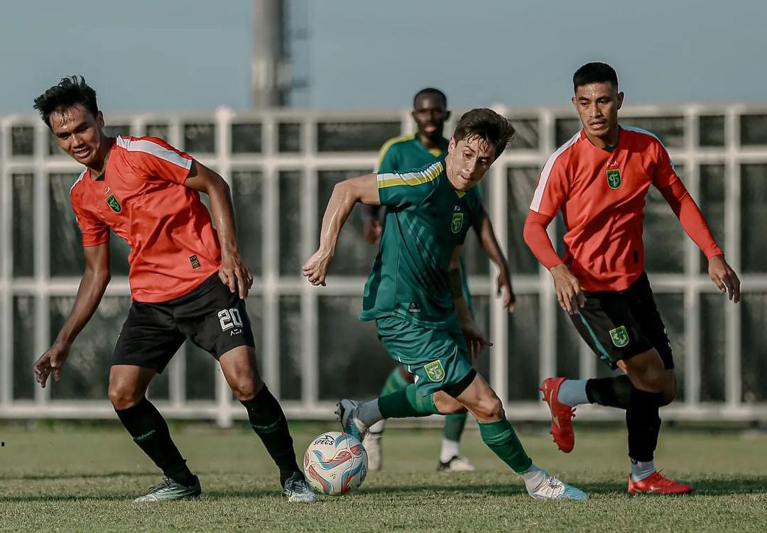 skuad-persebaya-2024.jpg