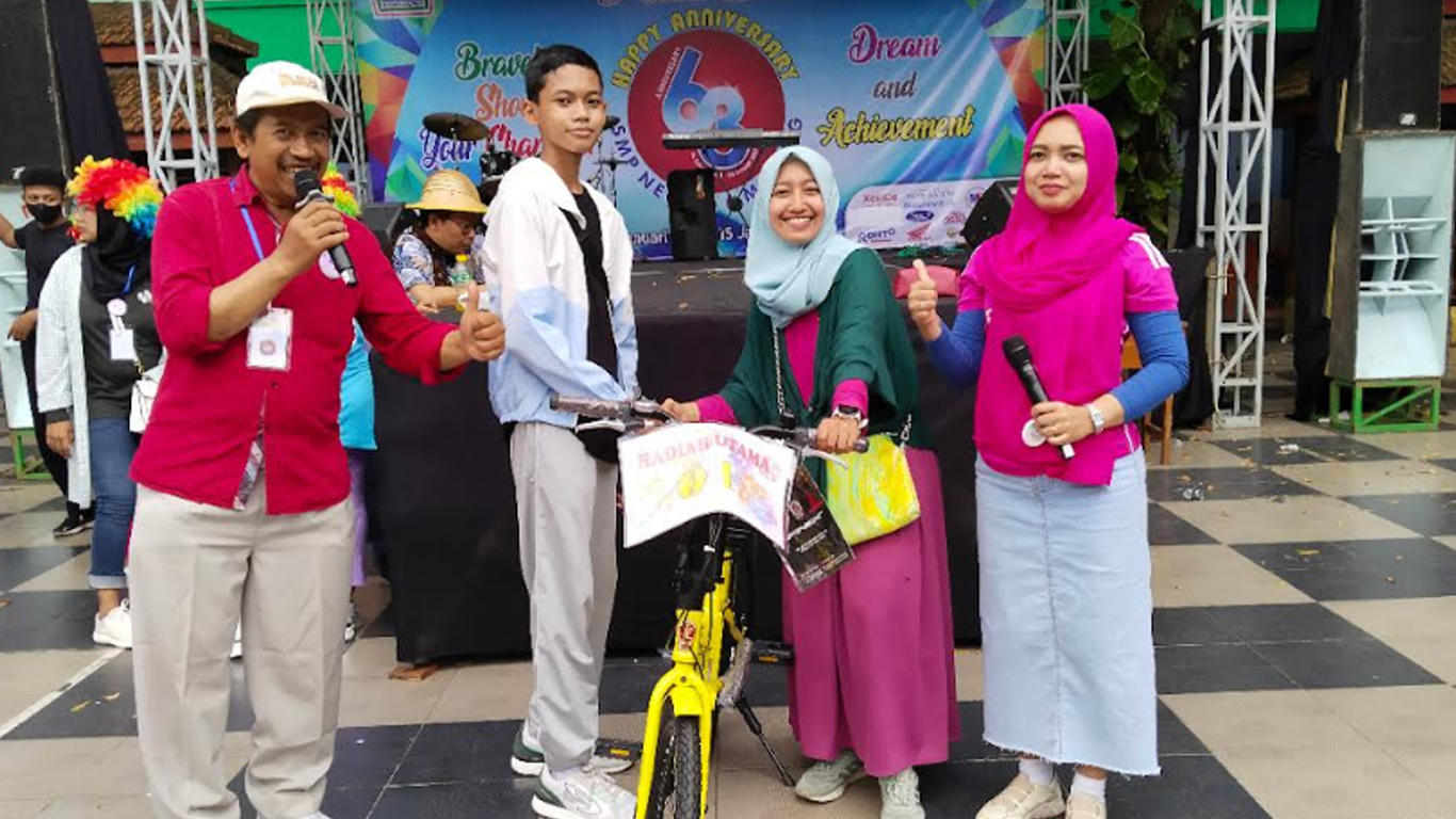 smpn-6-malang-merayakan-hari-ulang-tahunnya.jpg