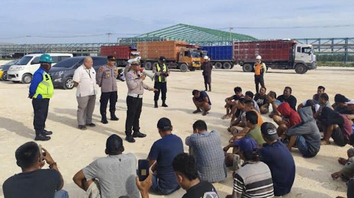 Cegah Kecelakaan dan Bantu Kelancaran Lalu Lintas, Satlantas Polres Gresik Kumpulkan Sopir Truk