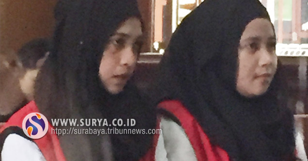 Bukannya Takut, Dua SPG Ini Malah Cengar-cengir Saat Disidang