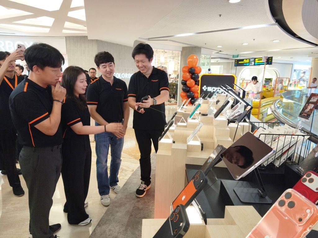 Spigen Pilih Surabaya untuk Experience Store Pertama di Indonesia, Ada Promo Buy 1 Get 1 Free - Surya.co.id