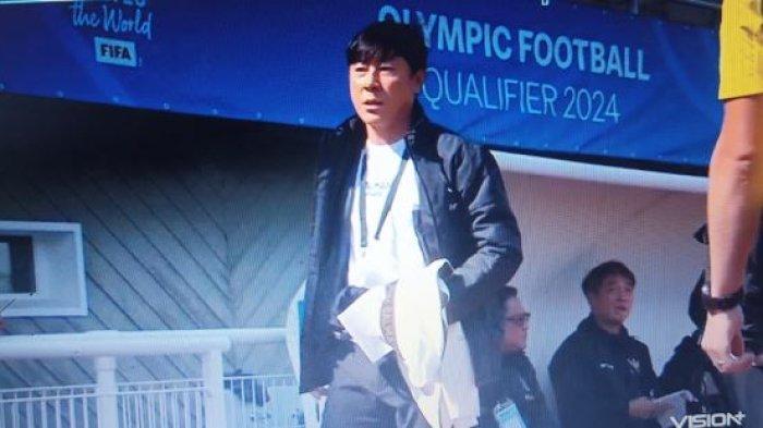 Shin Tae-yong Gregeten dan Ngamuk, Bentak Wasit, Tapi Bingung Mau ke Mana Seusai Kartu Merah