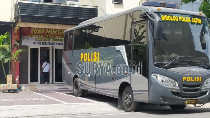 suasana-di-depan-pintu-sisi-utara-gedung-ditreskrimsus-mapolda-jatim.jpg