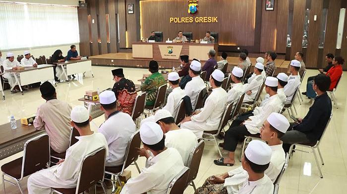 Tangkal Radikalisme, Polres Gresik Hadirkan Eks Napiter untuk Bagikan Kisah Kelam di Irak