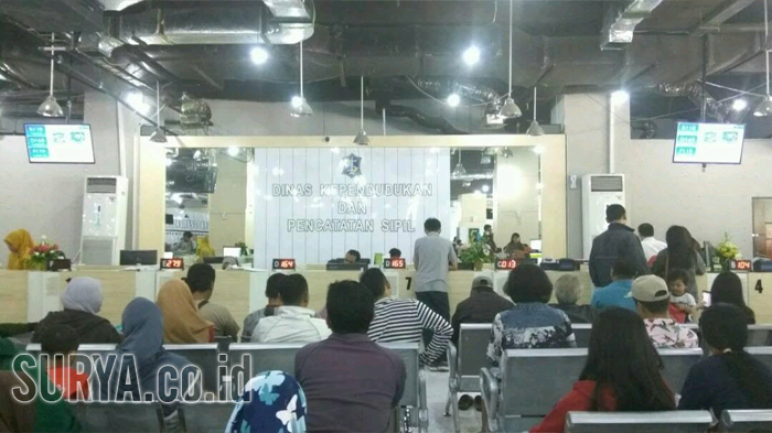 suasana-layanan-dispendukcapil-surabaya-di-gedung-siola_20170620_191515.jpg