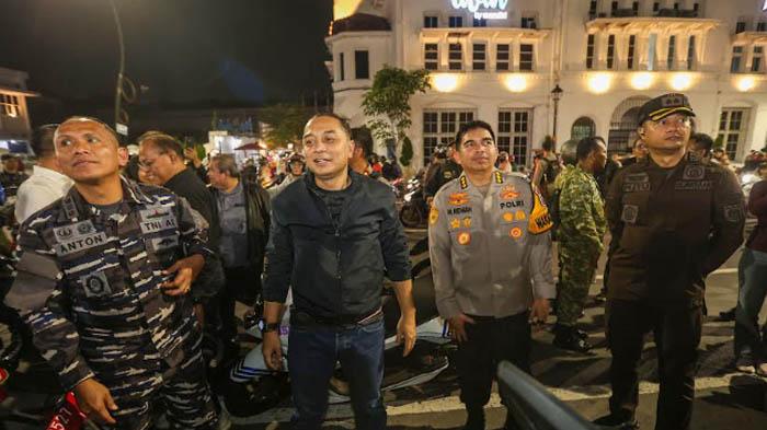 Sambut Tahun Baru Dengan Optimisme, Cak Eri Puji Kekompakan Warga Jaga Surabaya Kondusif dan Aman