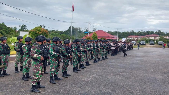 tangkal-aksi-kkb-papua-di-maybrat-satgas-yonif-raider-khusus-136ts-gelar-apel-gabungan-tni-polri.jpg