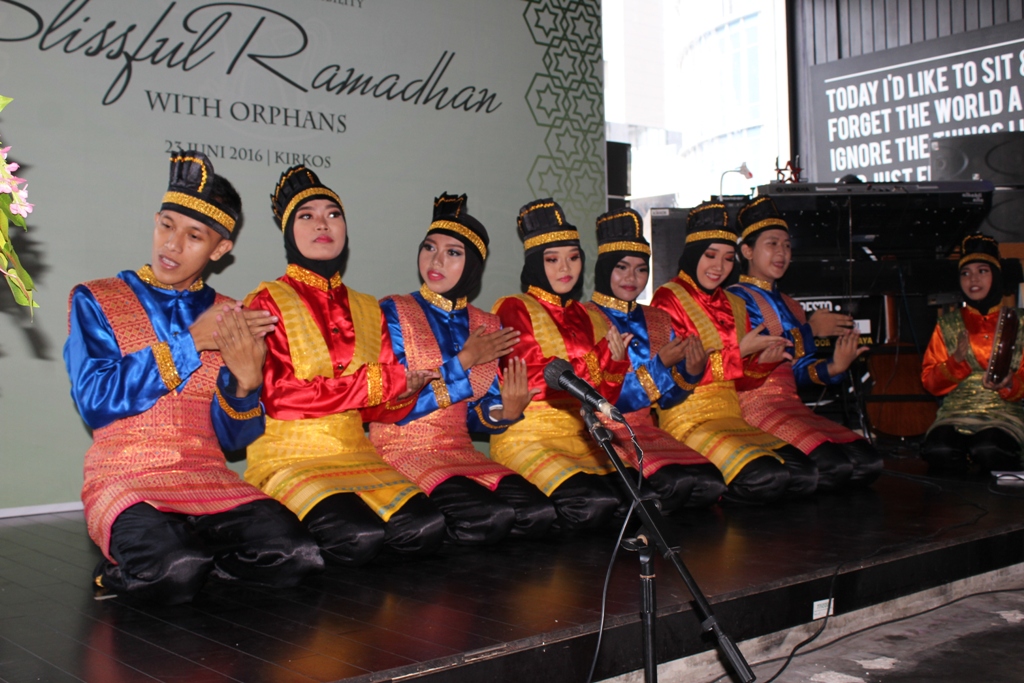 Tanpa Guru, Penari Saman Belajar Gerakan Lewat Google dan YouTube