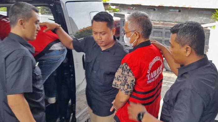 tersangka-kasus-dugaan-korupsi-bibit-pisang-mas-kirana.jpg