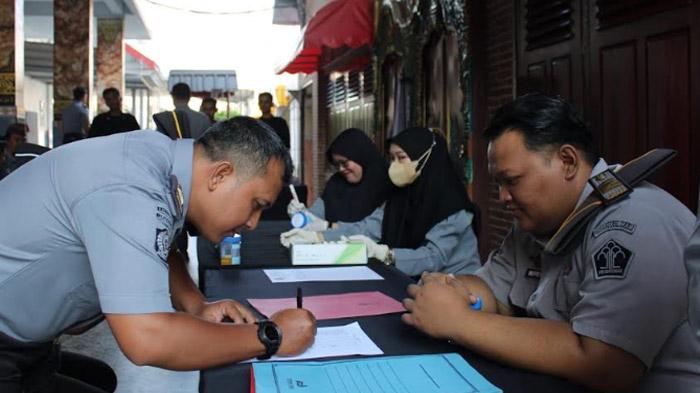Antisipasi Paparan Narkoba di Penjara, 65 Petugas Lapas Pasuruan Jalani Tes Urine