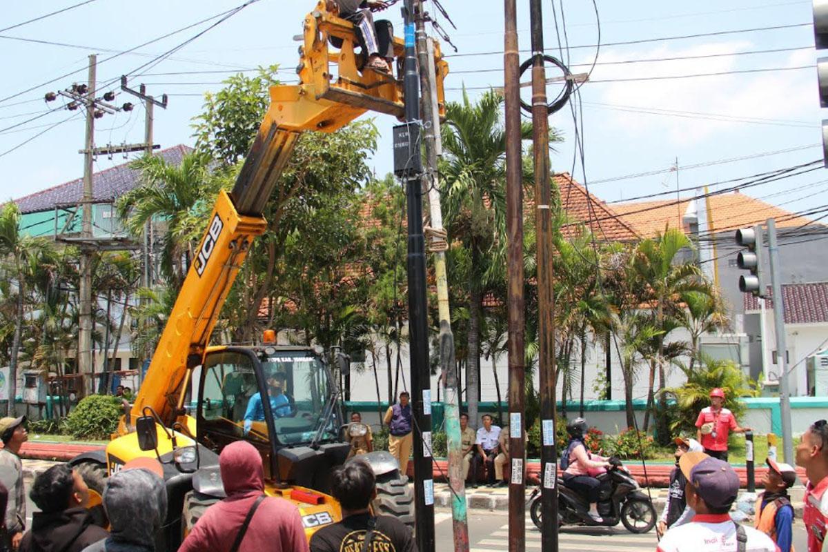 Pemkab Jombang Masih Berburu Tiang FO Liar,  232 Tiang Sudah Ditertibkan