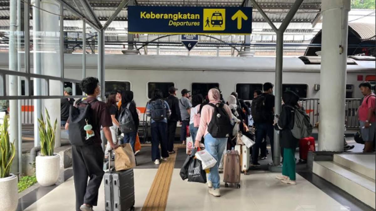 tiket-ka-total-309524-tiket-telah-terjual-dari-kapasitas-yang-disediakan.jpg