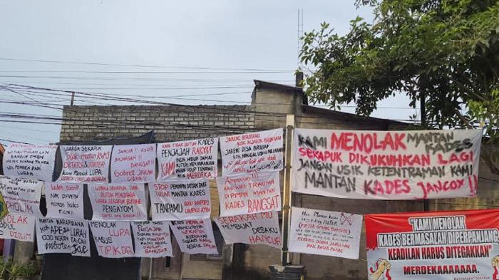tolak-kades-korupsi-di-Gresik.jpg