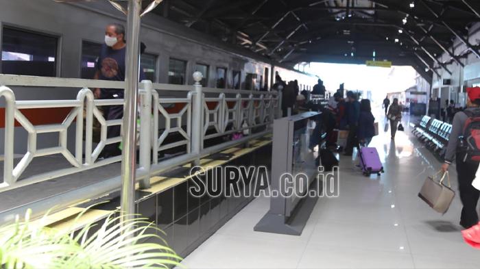 total-pelanggan-KA-PSO-mencapai-1022411-pelanggan-di-wilayah-daop-8-Surabaya.jpg
