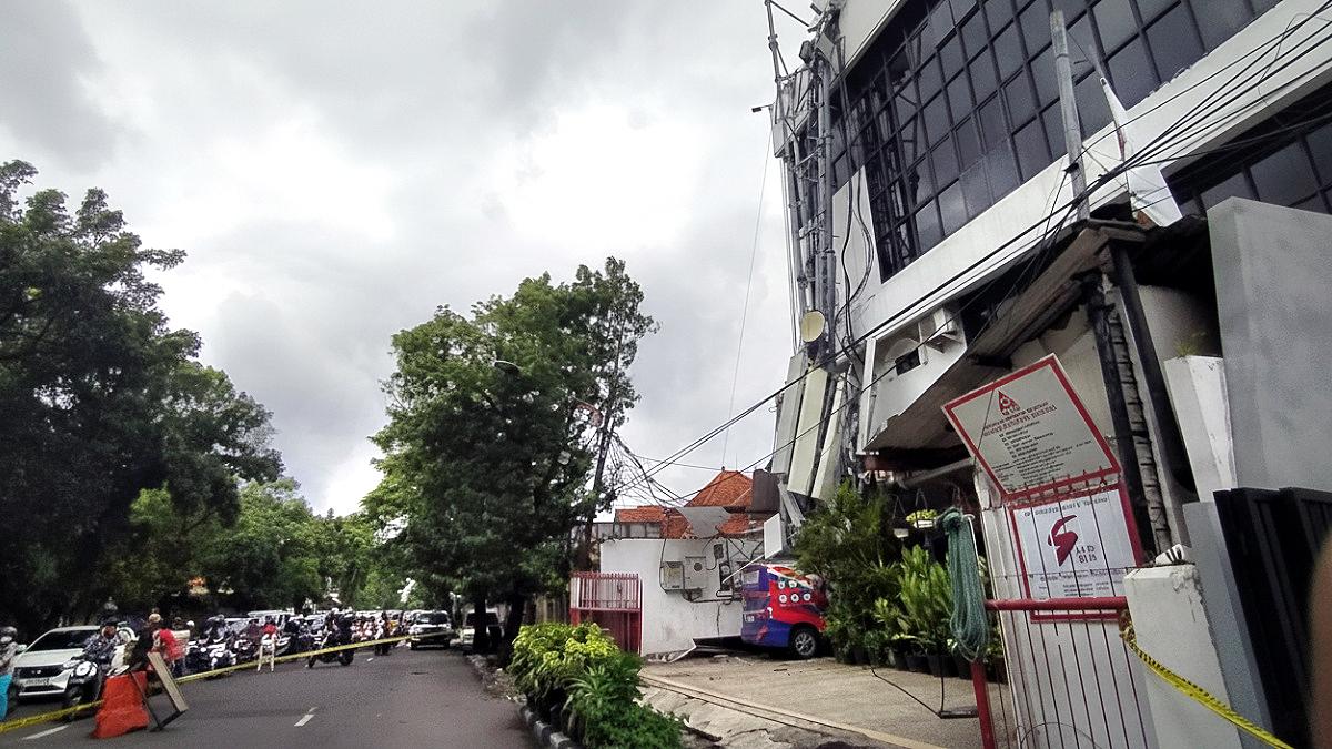 tower-seluler-ambruk-di-Wonokromo-Surabaya-Jatim-2312026.jpg