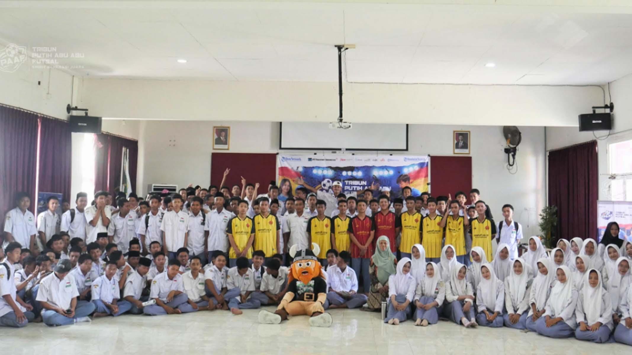 tribun-Putih-abu-abu-smk-gresik.jpg