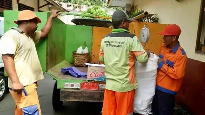 truk-pengangkut-sampah-di-Lumajang.jpg