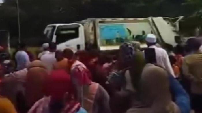 DLH Bangkalan Masih Bingung Buang Sampah 5 Tahun Terakhir, Warga Mulai Rutin Hadang Truk Pengangkut