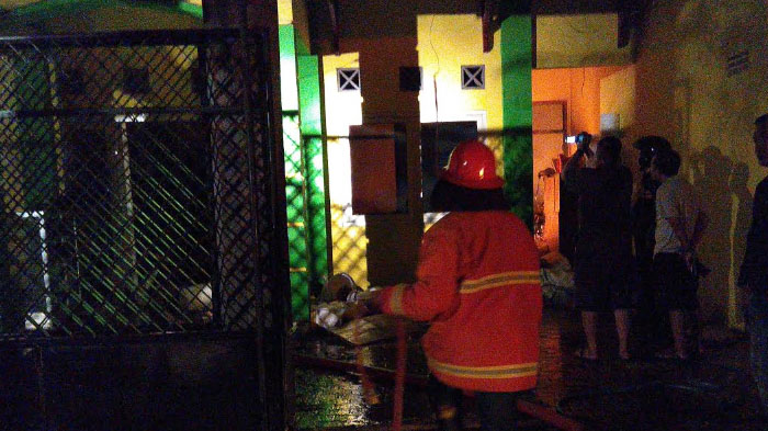 Gudang Roti di Tulungagung Terbakar, Mentega yang Meleleh karena Panas Api Meluber ke Jalan