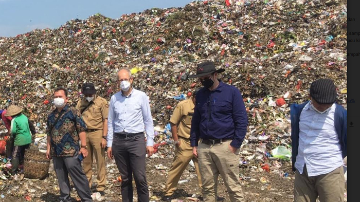 tumpukan-sampah-yang-menggunung-di-tpa-klotok-kota-kediri.jpg
