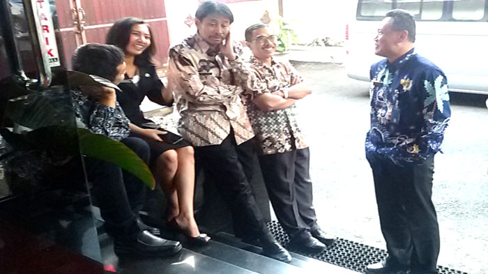 tunggu-pejabat-dilantik-batu_20150821_212228.jpg