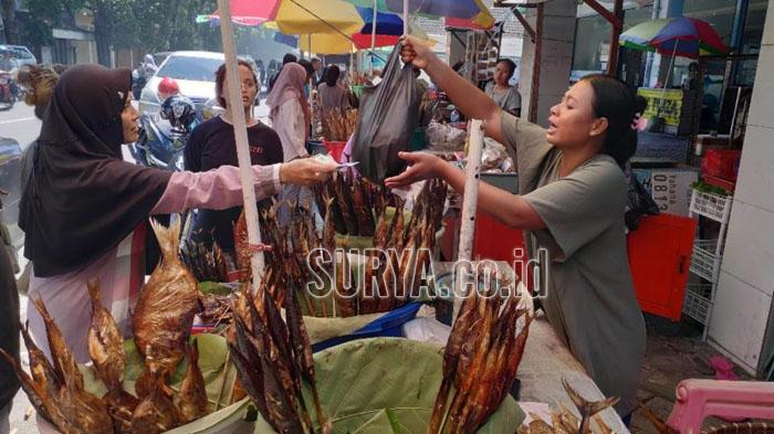 Ikan Asap Khas Kabupaten Tuban, Oleh-oleh Pemudik Saat Lebaran
