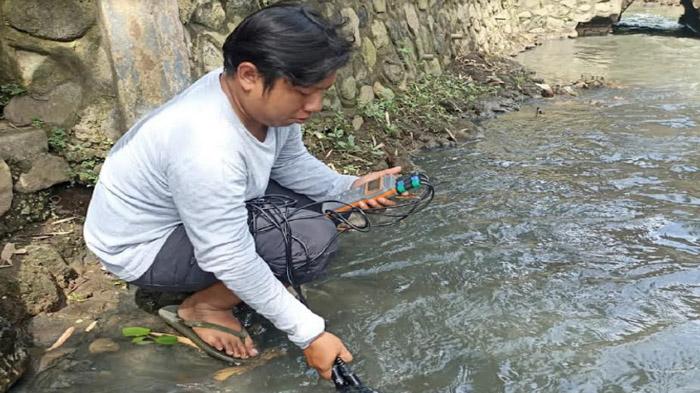 uji-kualitas-air-sungai-Tulungagung.jpg