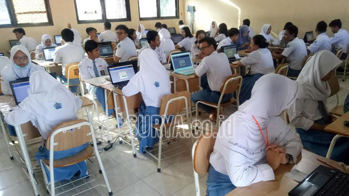 3 FAKTA Baru Ujian Nasional Ditiadakan, Masih Dikaji Opsi Penggantinya & Tanggapan Kemendikbud