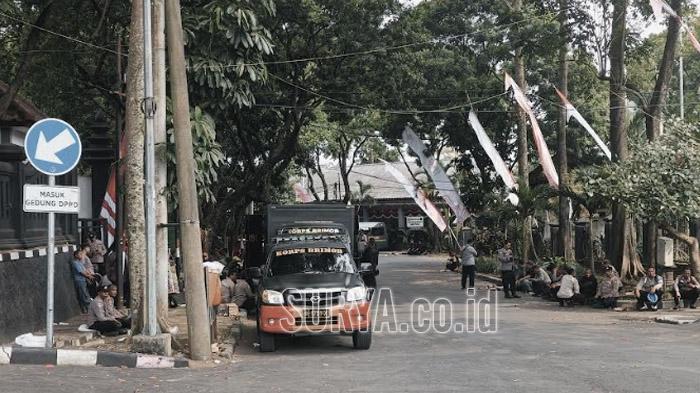 BREAKING NEWS Mahasiswa Kembali Gelar Aksi di DPRD Kota Malang
