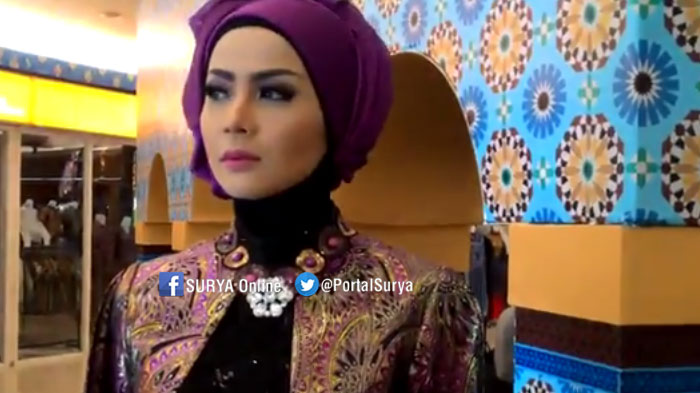 Puput Melati dan Zaskia Sungkar Hadiri Surabaya Hijab Fashion Festival