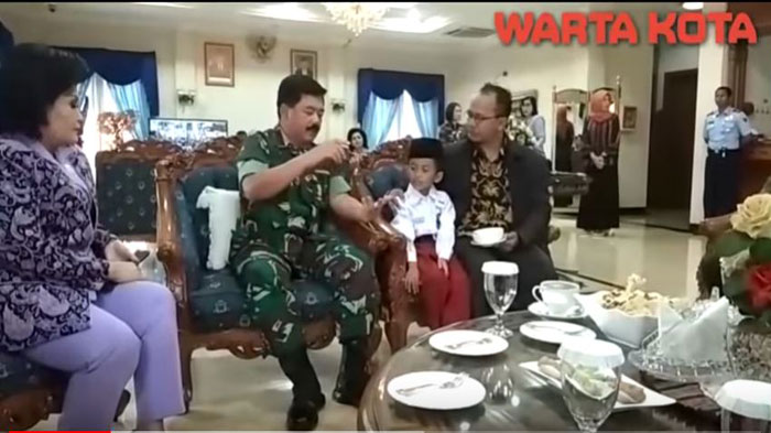 VIDEO Panglima TNI Temui Siswa SD yang Viral Naik KRL Sendiri, Diajak Lihat Serangkaian Kegiatan TNI