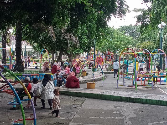 wahanan-mainan-di-alun-alun-lamongan.jpg