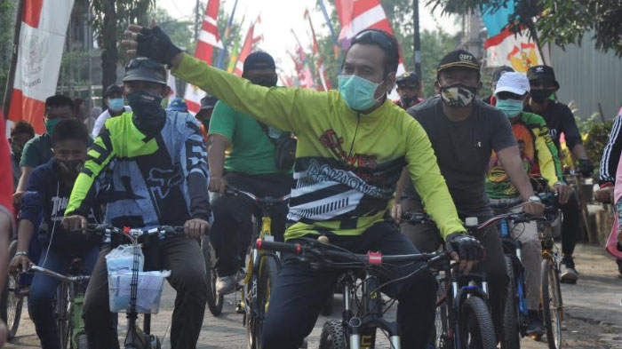 wakil-bupati-gresik-moh-qosim-depan-koas-hijau-gowes.jpg